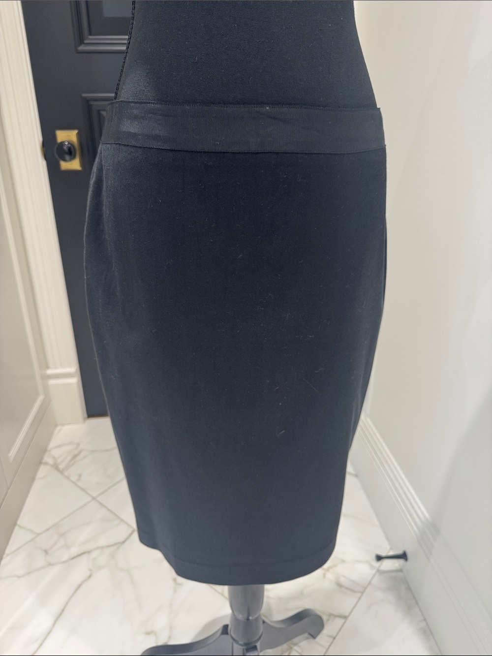Elie Tahari Black Pencil Skirt – Sleek Tailored Silhouette